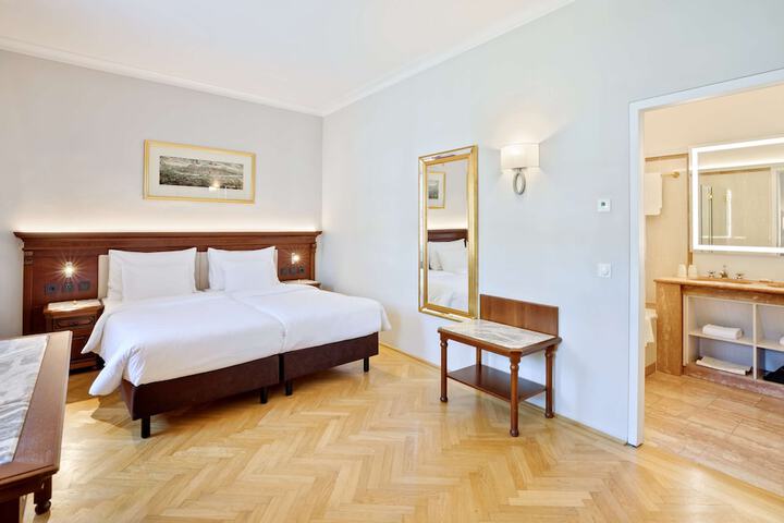 Room 29 of 104