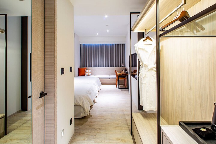Room 3 of 47
