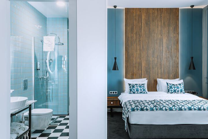 Room 33 of 98