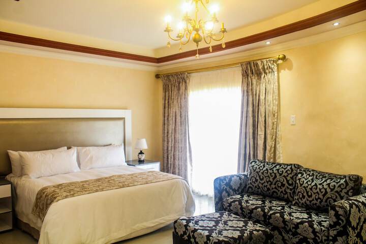 Room 4 of 76