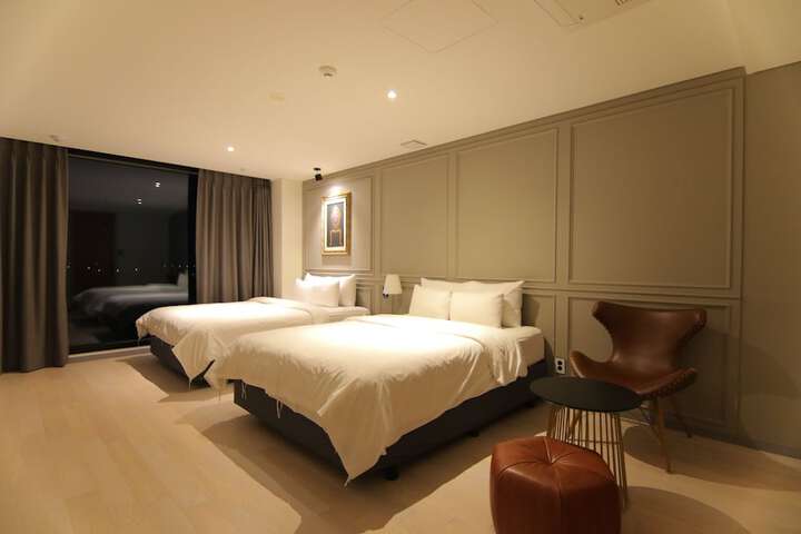 Room 15 of 190