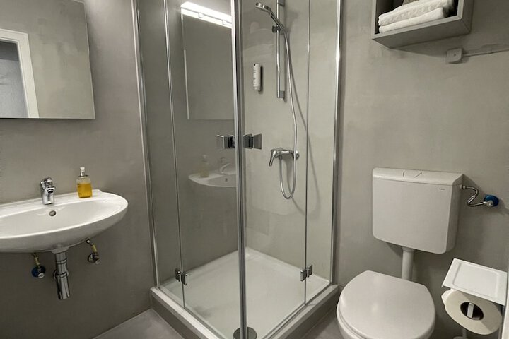 Room 80 of 128