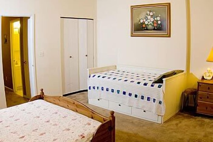 Room 5 of 16