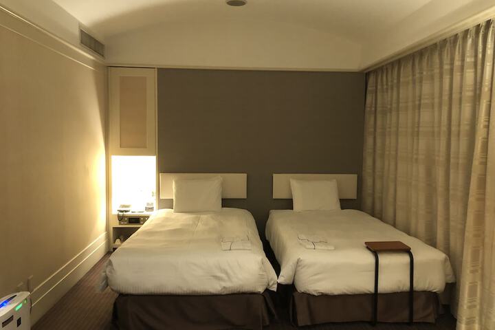 Room 8 of 38