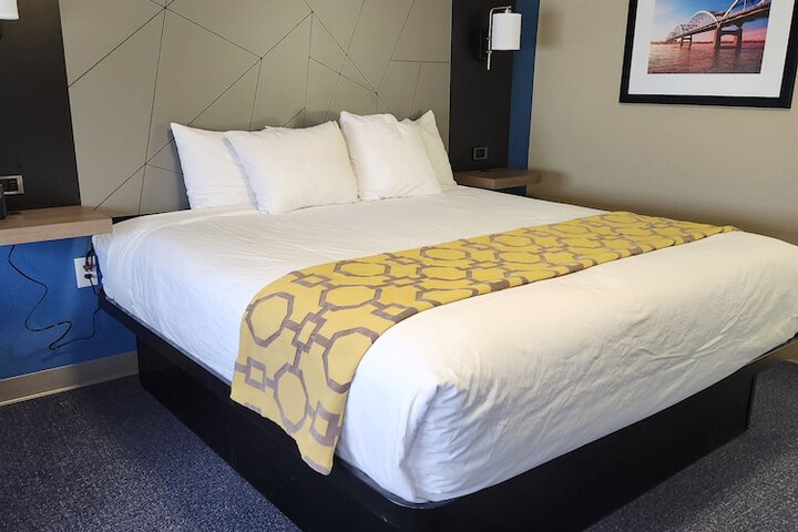 1 King Bed (16 of 19)