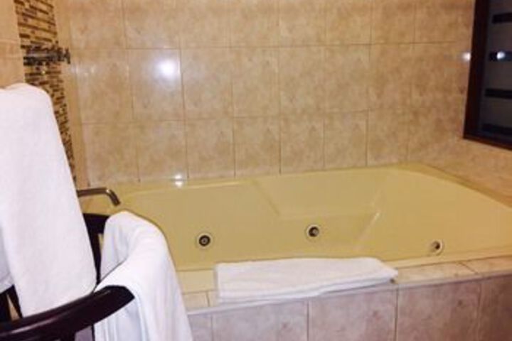 Hot Tub 24 of 31