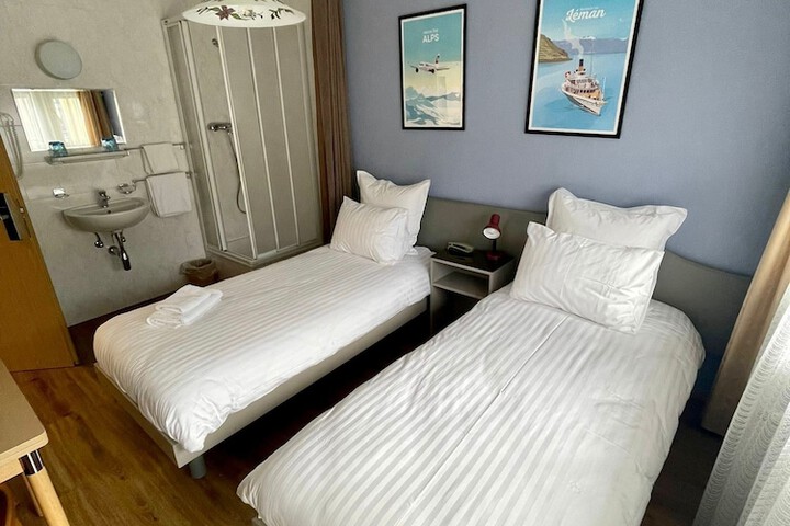 Room 6 of 83