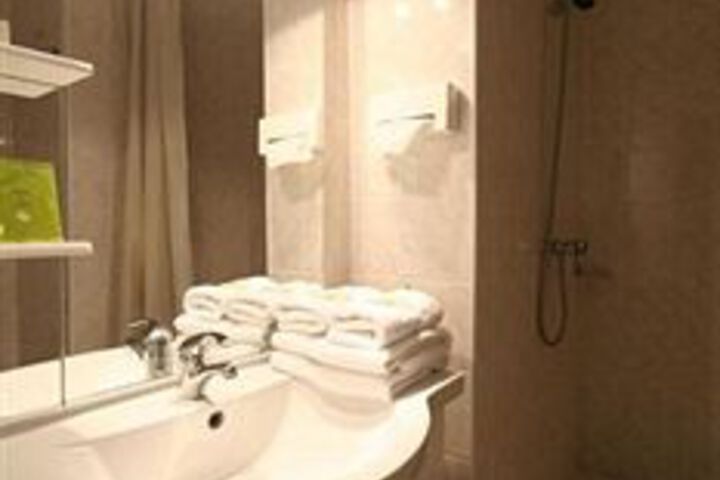 Room 2 of 18