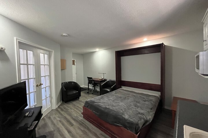Room 72 of 118