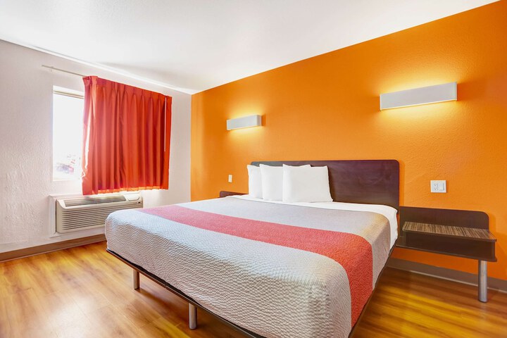 Room 15 of 25