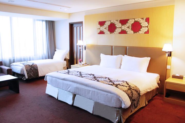 Room 10 of 97