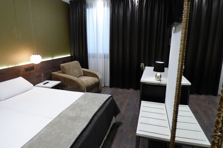 Room 72 of 193