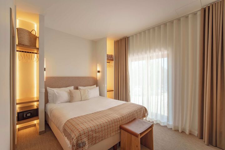 Room 2 of 51