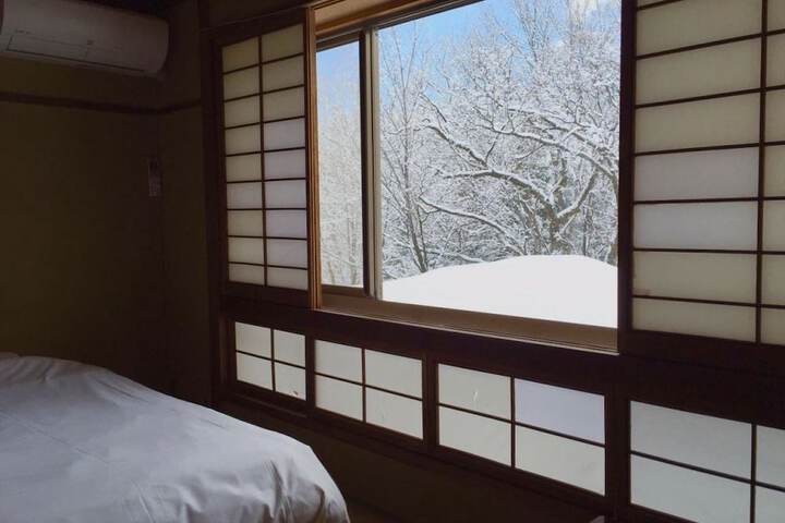 Room 11 of 40