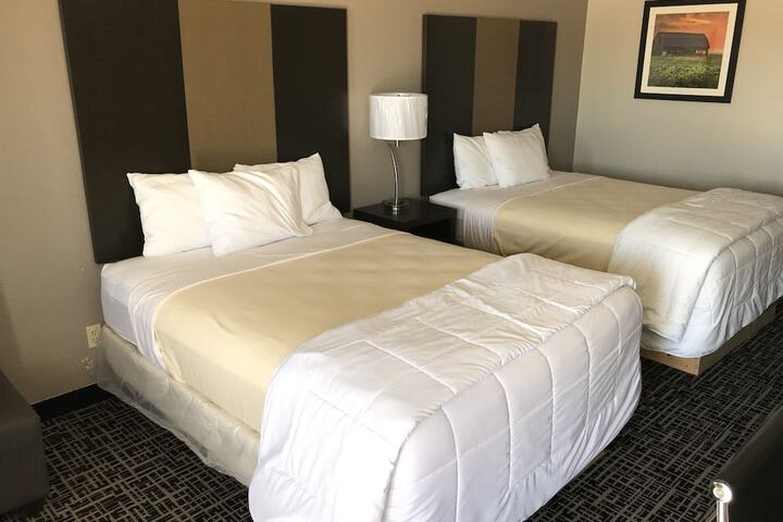 2 Queen Beds (5 of 15)