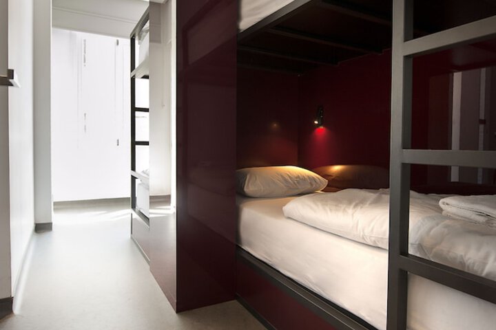 Room 12 of 80