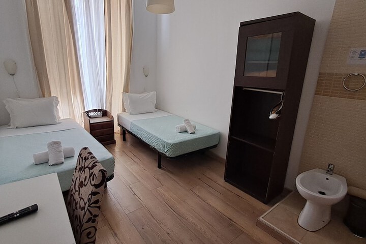 Room 46 of 157