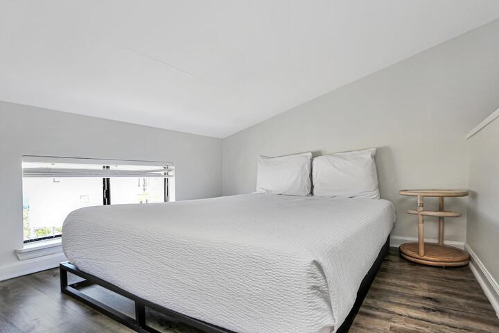 Room 3 of 41