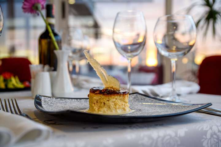 Dining 43 of 55