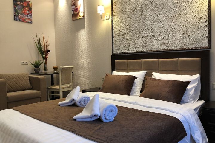 Room 2 of 7