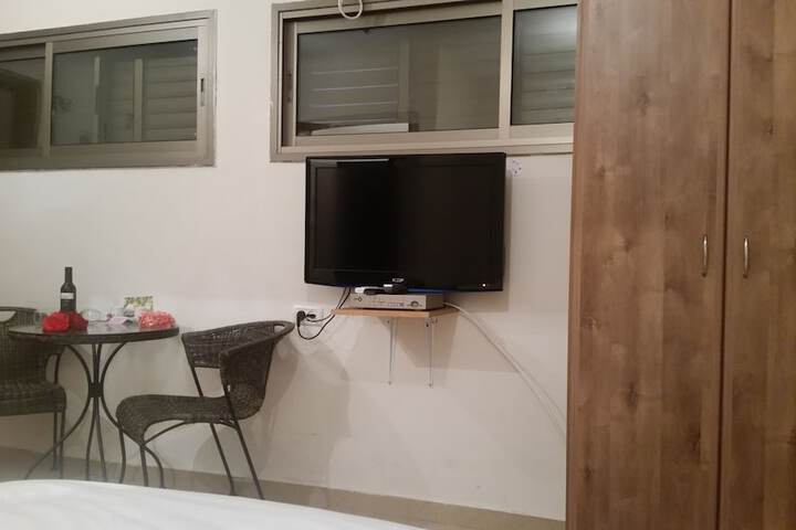 Room 2 of 43