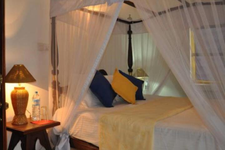 Room 2 of 5