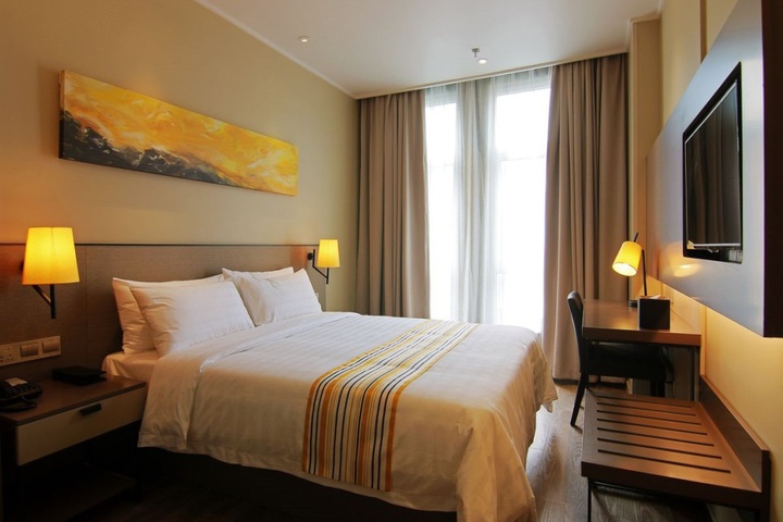 Room 2 of 9