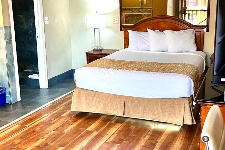 2 Queen Beds (1 of 18)