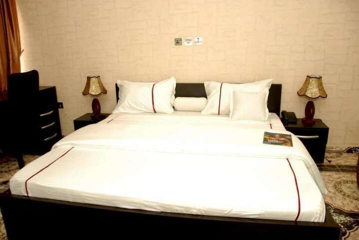 Room 4 of 17