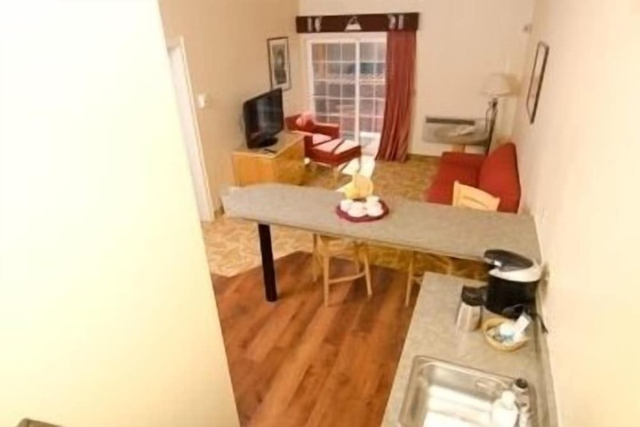 Room 6 of 17