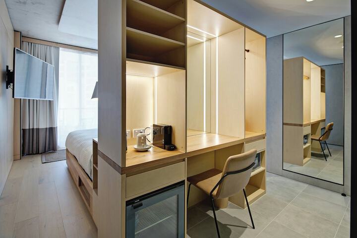 Room 76 of 308
