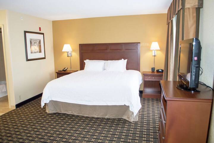 1 King Bed (16 of 19)