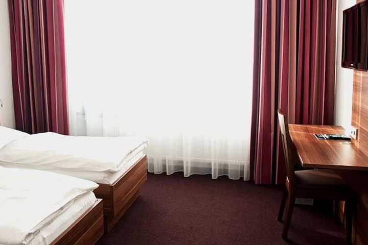 Room 5 of 20