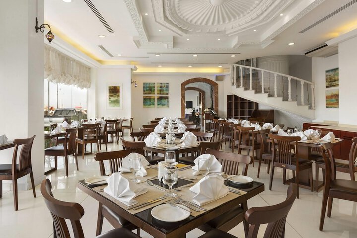 Dining 59 of 96