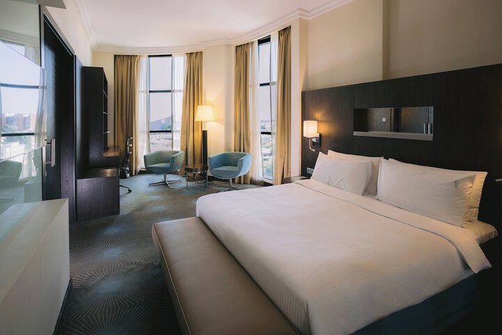 Room 3 of 90