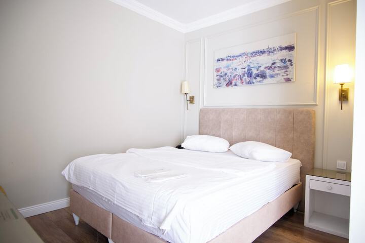 Room 21 of 38