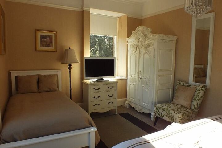 Room 11 of 30