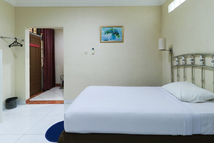 Room 9 of 32