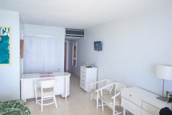 Room 6 of 21