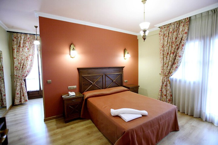 Room 11 of 34