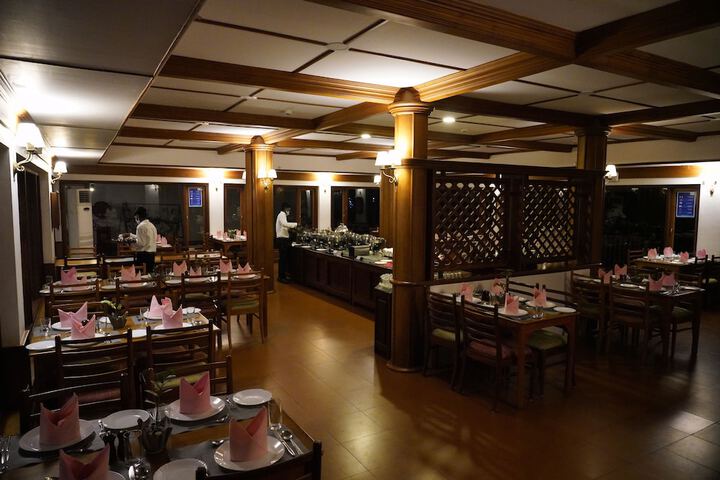 Dining 96 of 144
