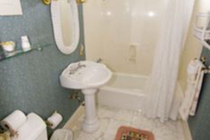 Room 4 of 40
