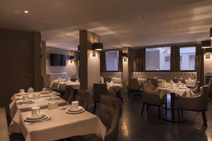 Breakfast area
