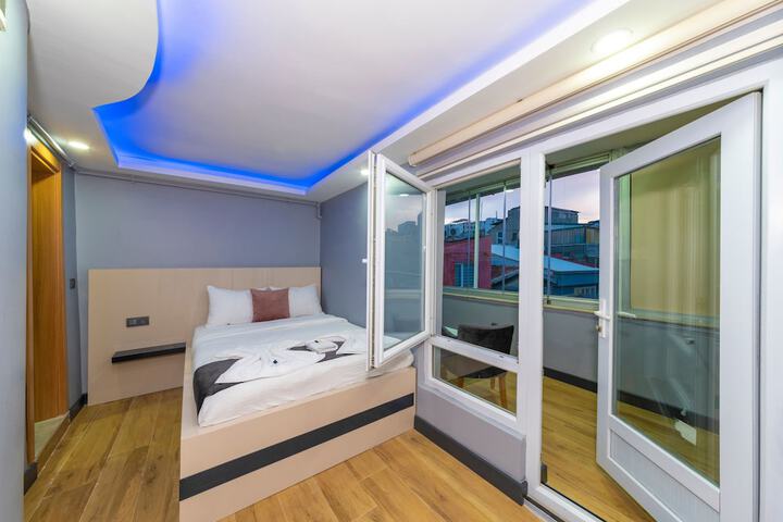 Room 3 of 81