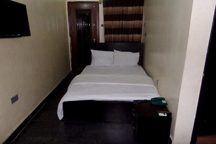 Room 8 of 15