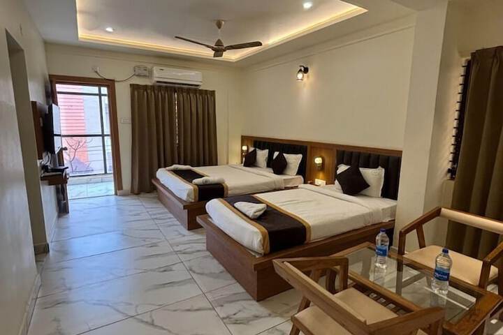 Room 6 of 15