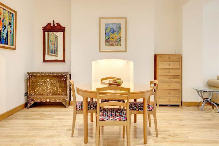 Room 6 of 20