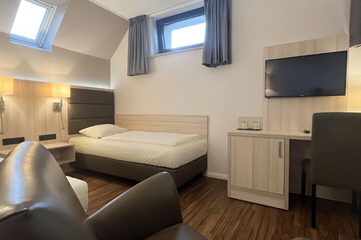 Room 27 of 92