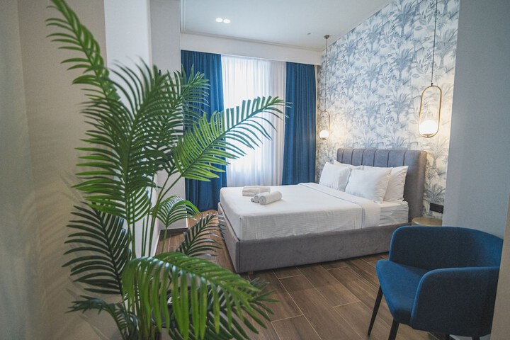 Room 3 of 37