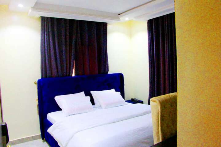 Room 11 of 15